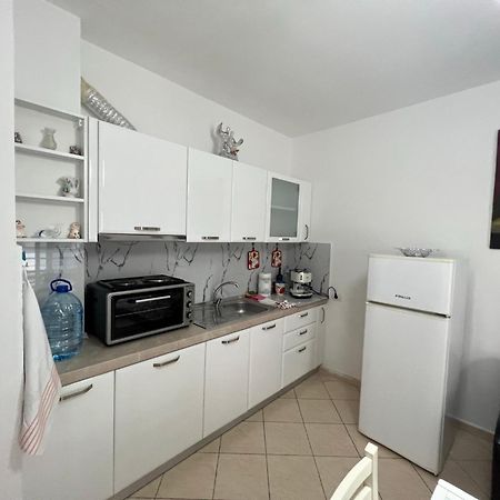 Vivi La Tua Vacanza Con L'Appartamento 1 Di Ervin! Enjoy Your Holiday With Ervin'S Apartment 1! فلورا المظهر الخارجي الصورة