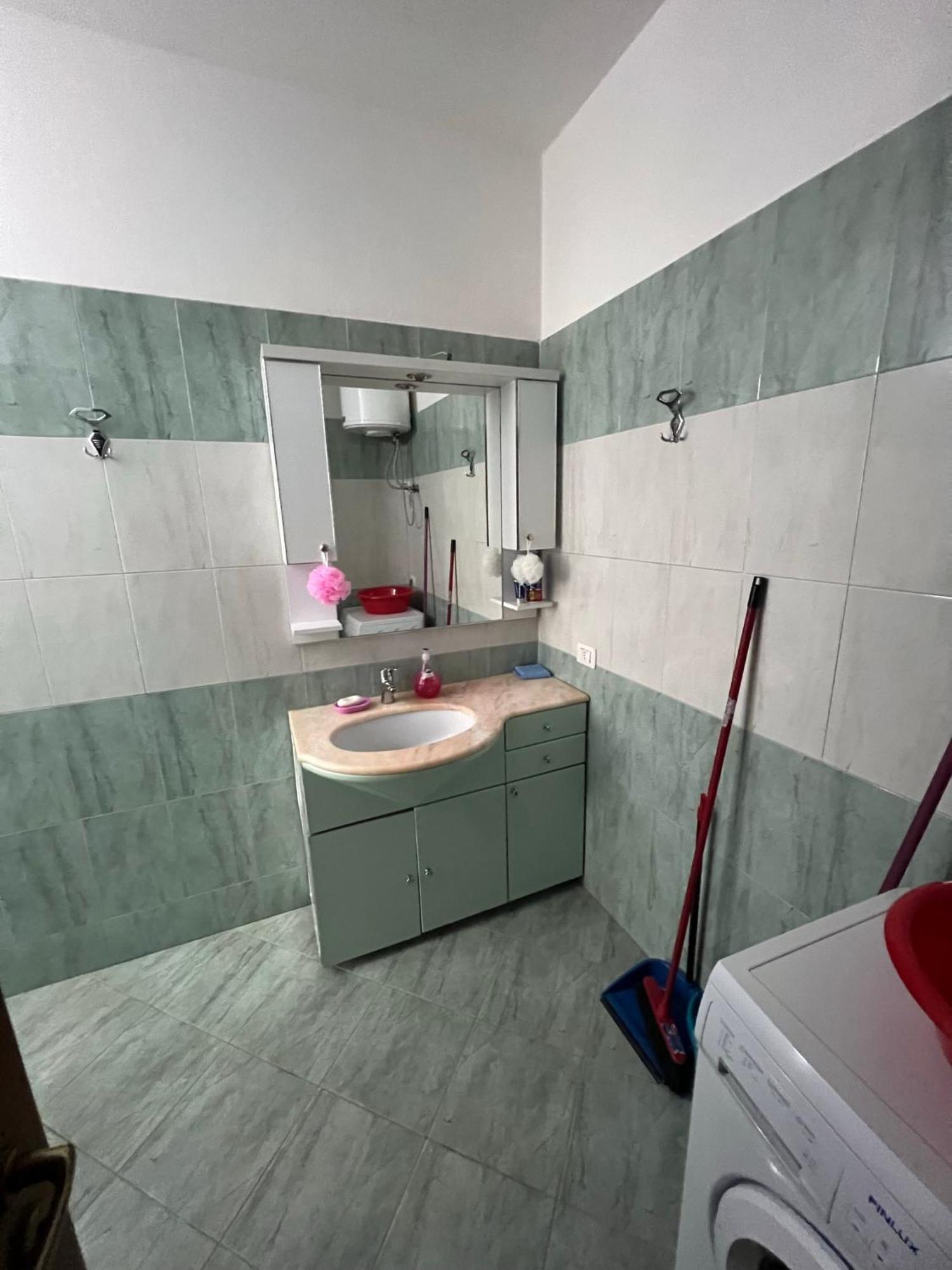 Vivi La Tua Vacanza Con L'Appartamento 1 Di Ervin! Enjoy Your Holiday With Ervin'S Apartment 1! فلورا المظهر الخارجي الصورة